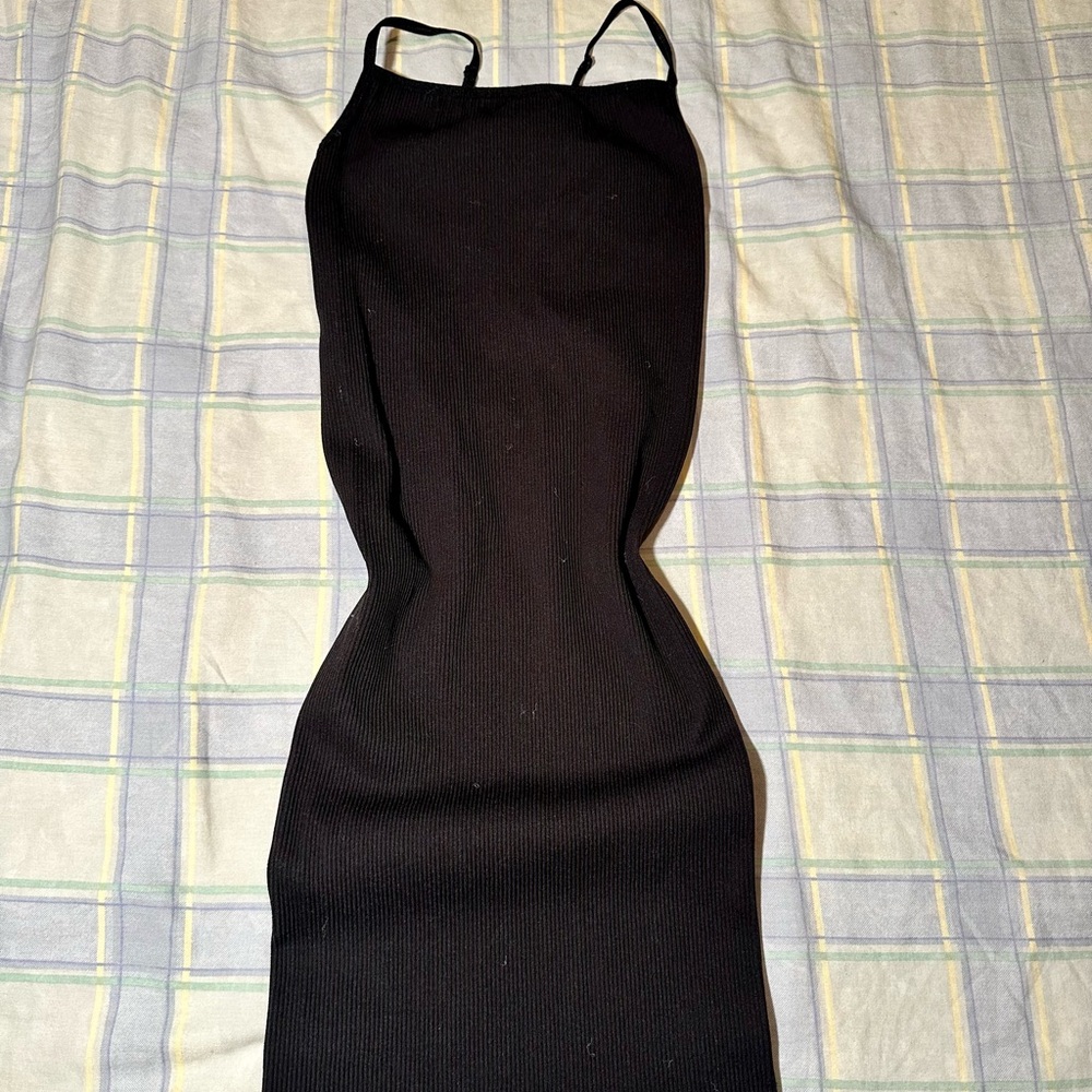 Elegant Black Aritzia Sleeveless Dress